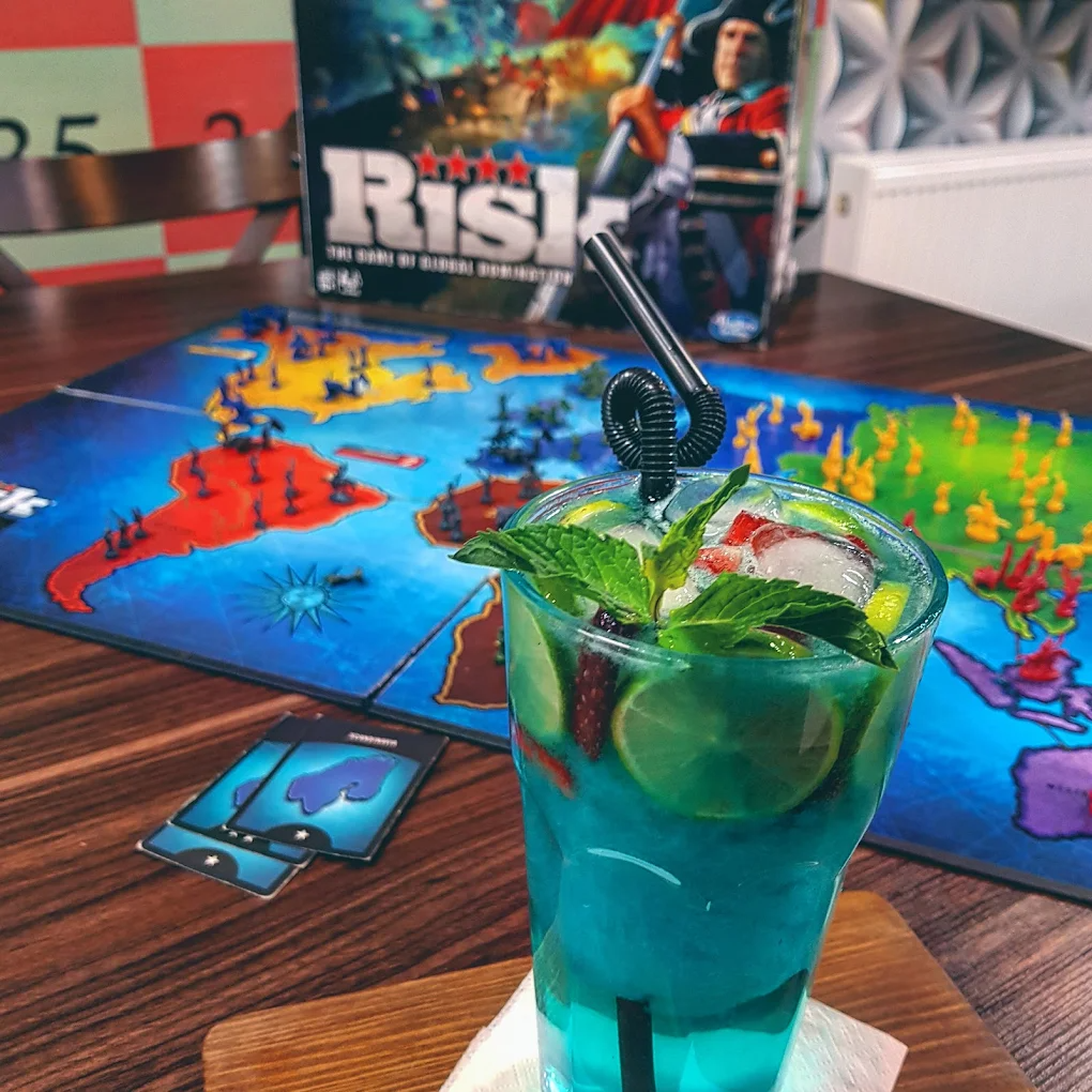 کافه بازی جفت شش